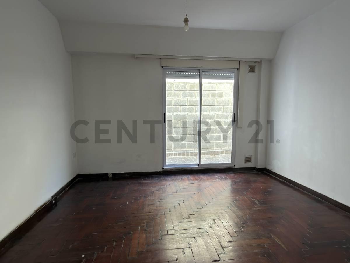 Villa Devoto- Departamento 3 ambientes con 2 patios- — foto 1