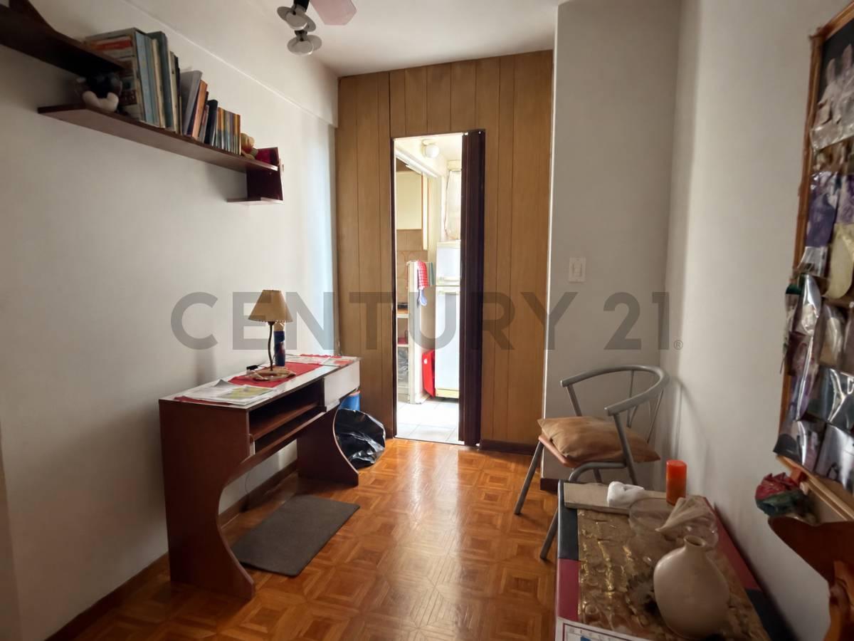 Villa Crespo- Departamento 3 amb. c/dependencia y 2 balcones- Contrafrente — foto 1