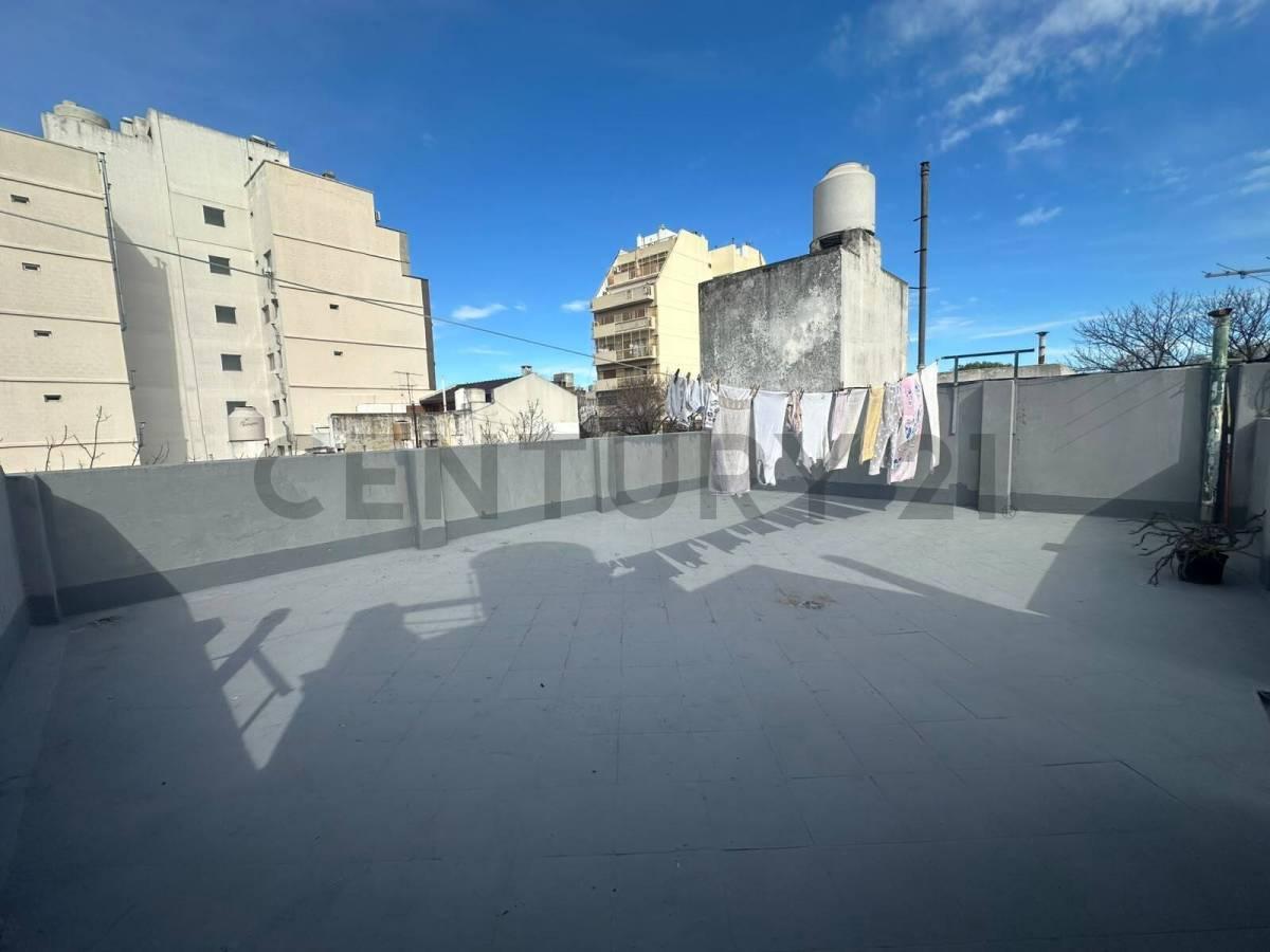 PH 3 ambientes a refaccionar en venta con cochera y terraza - Monte Castro — foto 1