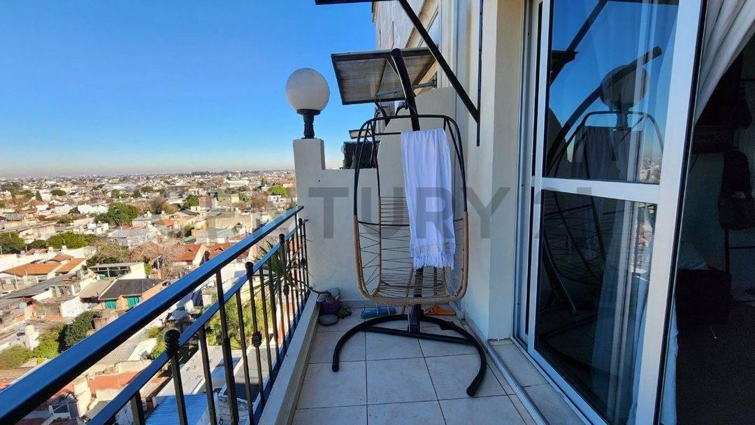 VENTA DPTO MONO DIVISIBLE CASEROS CENTRO PERMUTA — foto 1