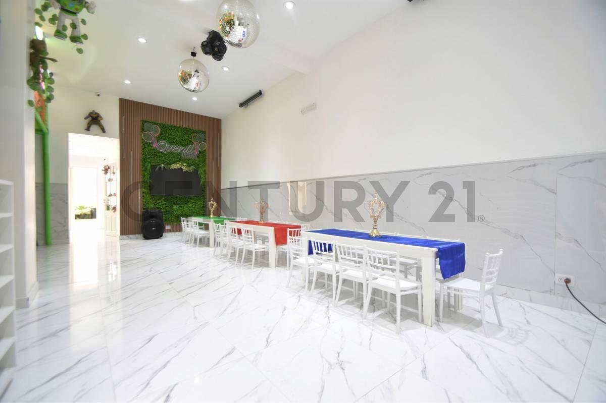 VENTA Lote Propio c/ Edificación Moderna - Ideal Vivienda de Diseño o Uso Profesional - PERMUTA - FI — foto 1
