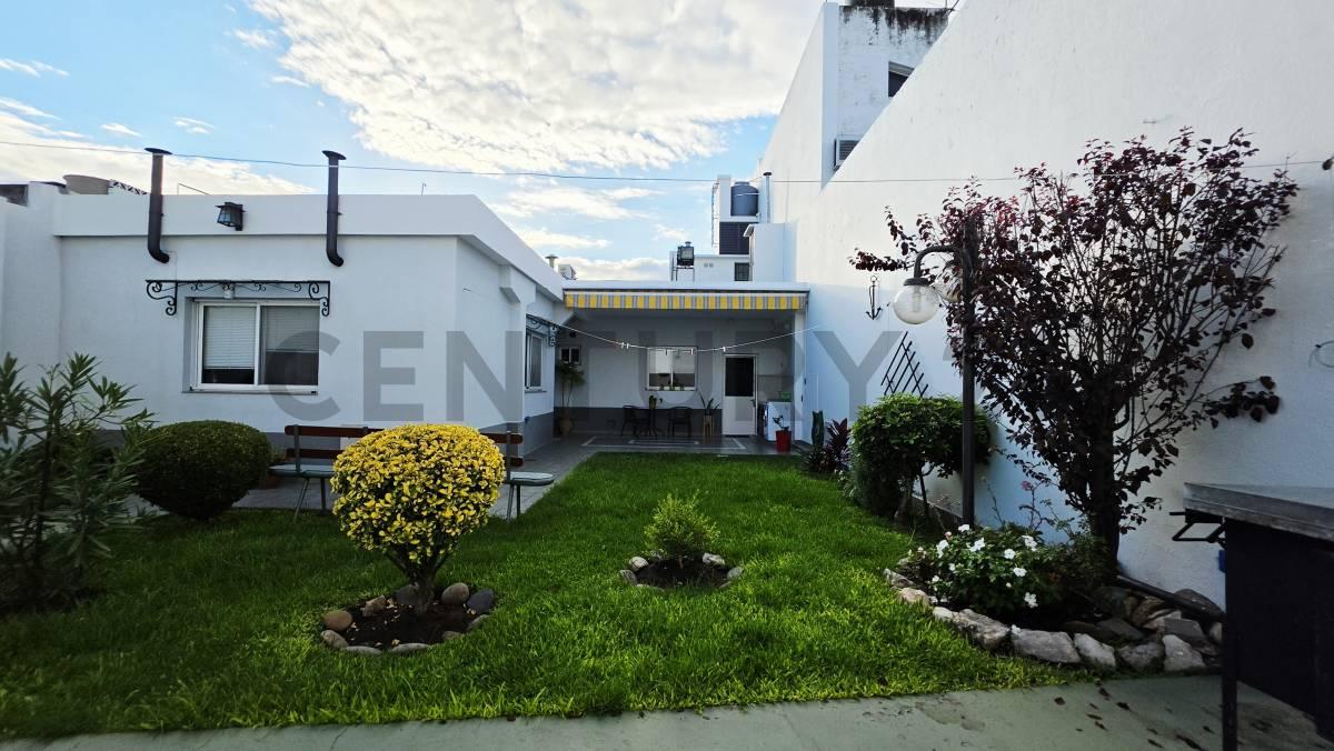 VTA CASA 4 AMB JARDIN/COCHERA RAMOS PERMUTA — foto 1