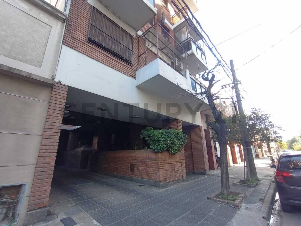 Departamento de 3 ambientes con balcón y cochera en el corazón de Ramos Mejía. - Acepta permuta — foto 1