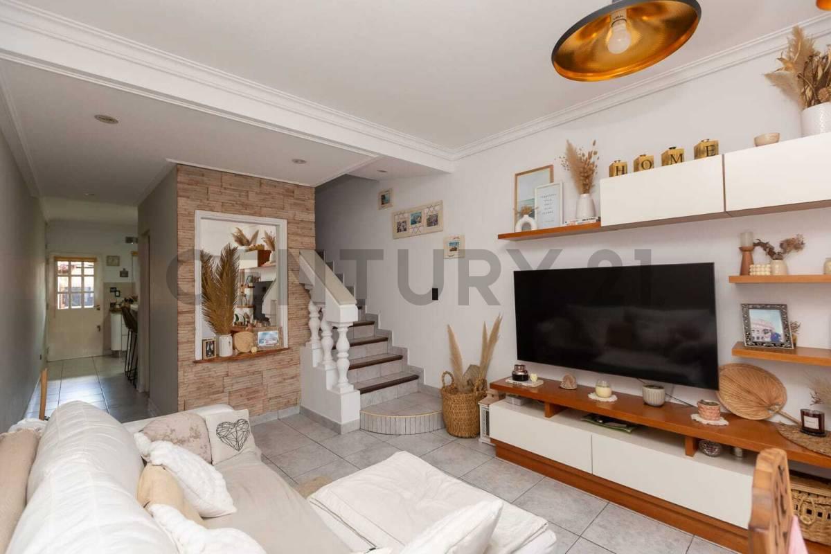 VENTA DÚPLEX DE 3 AMBIENTES CON PARQUE Y PARRILLA - PERMUTA — foto 1