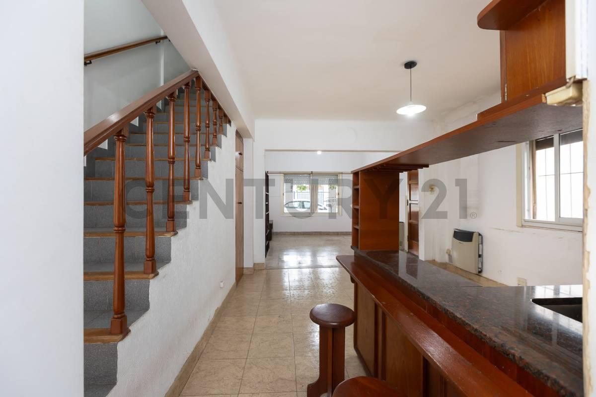 PH tipo casa 4 ambientes con cochera cubierta y patio - APTO CRÉDITO - PERMUTA — foto 1