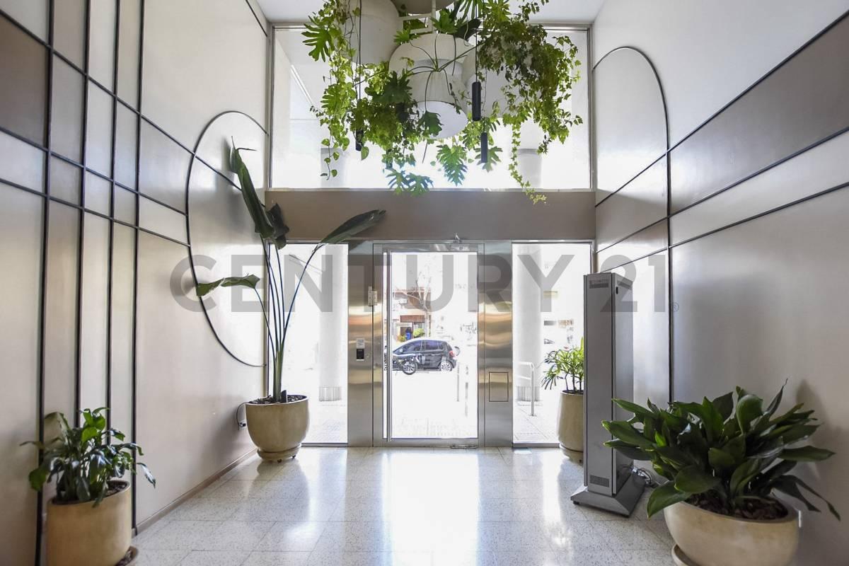 VENTA DEPARTAMENTO 3 AMBIENTES CON COCHERA EN VILLA URQUIZA | PERMUTA — foto 1