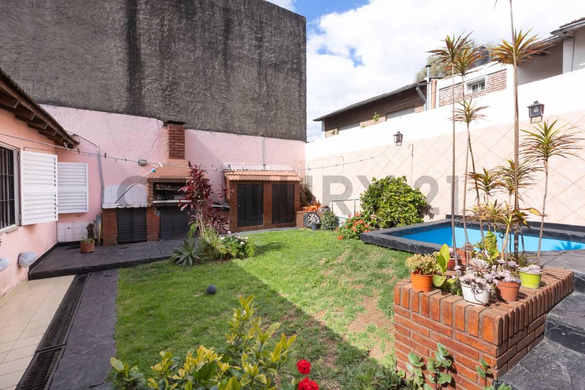 PH 4 AMBIENTES AL FONDO CON PARQUE, PILETA Y PARRILLA. Apto crédito. Permuta — foto 1