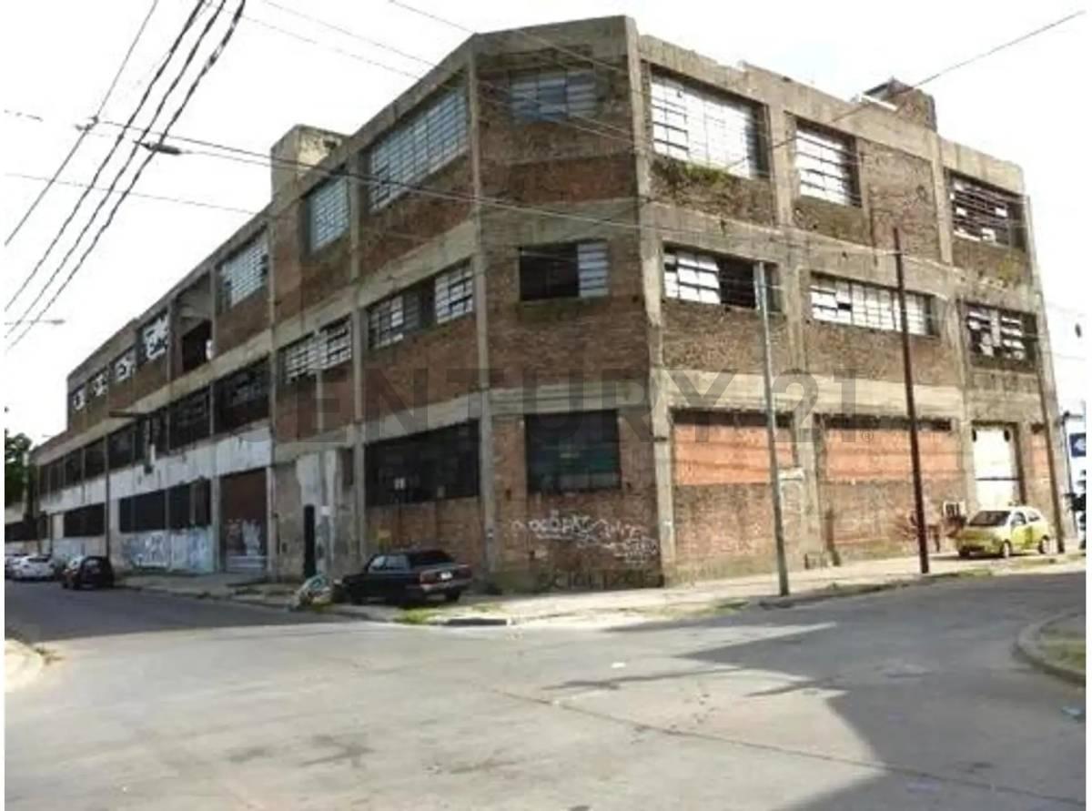 Alquiler Galpon Industrial Lomas del Mirador 4450 m2 Entrada Camiones — foto 1