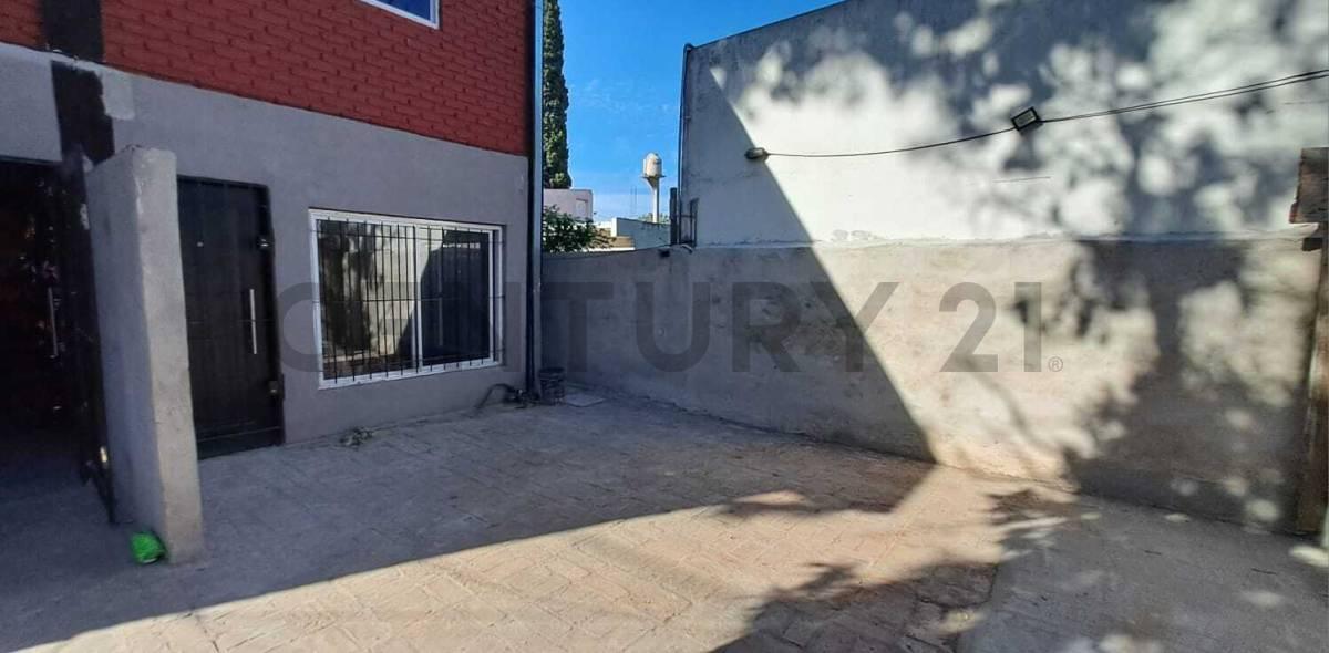 VENTA EN BLOCK 2 CASA DUPLEX Y DOS LOCALES EZEIZA — foto 1