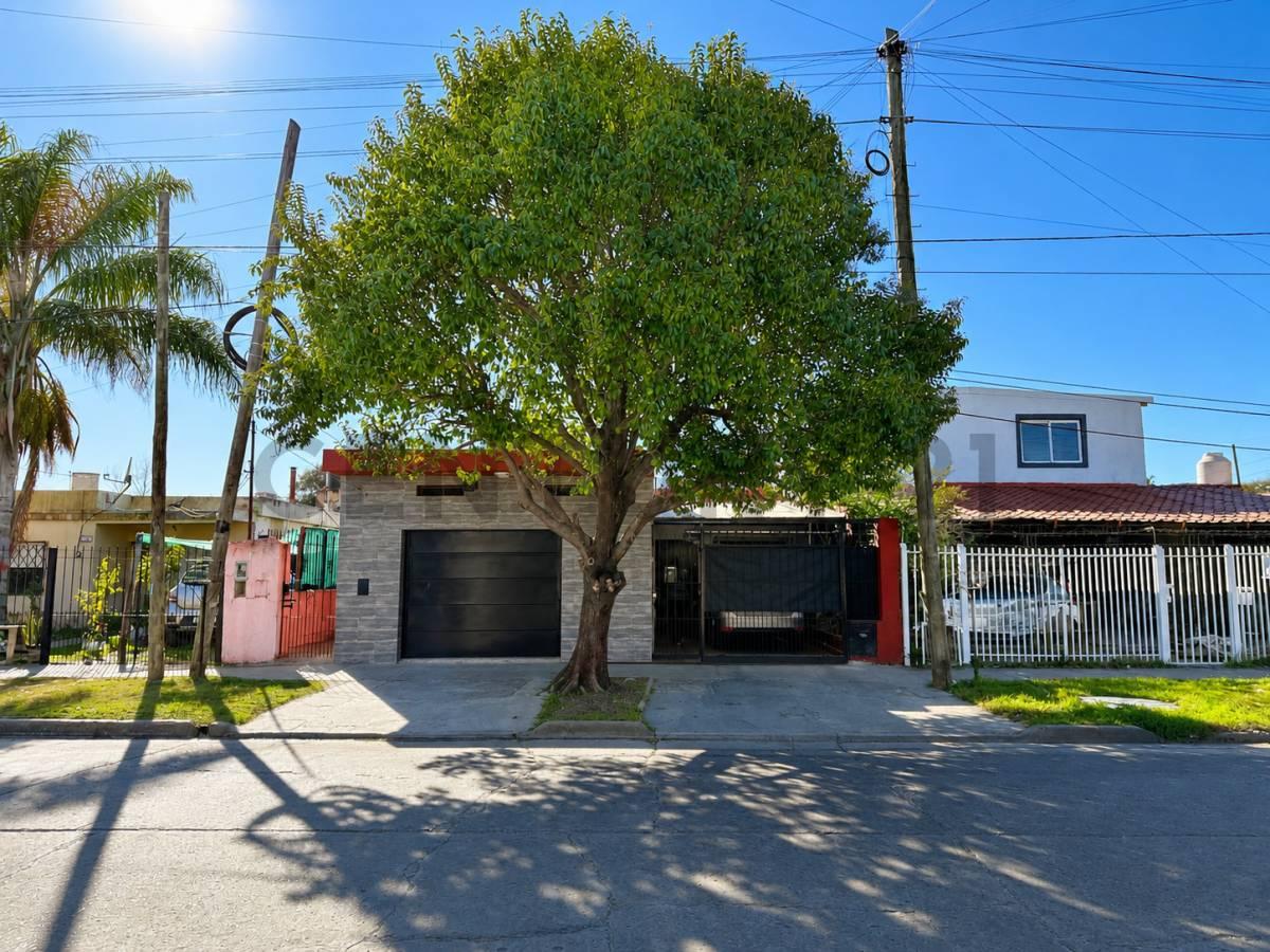 CASA 4 AMBIENTES APTA CREDITO EN VENTA — foto 1