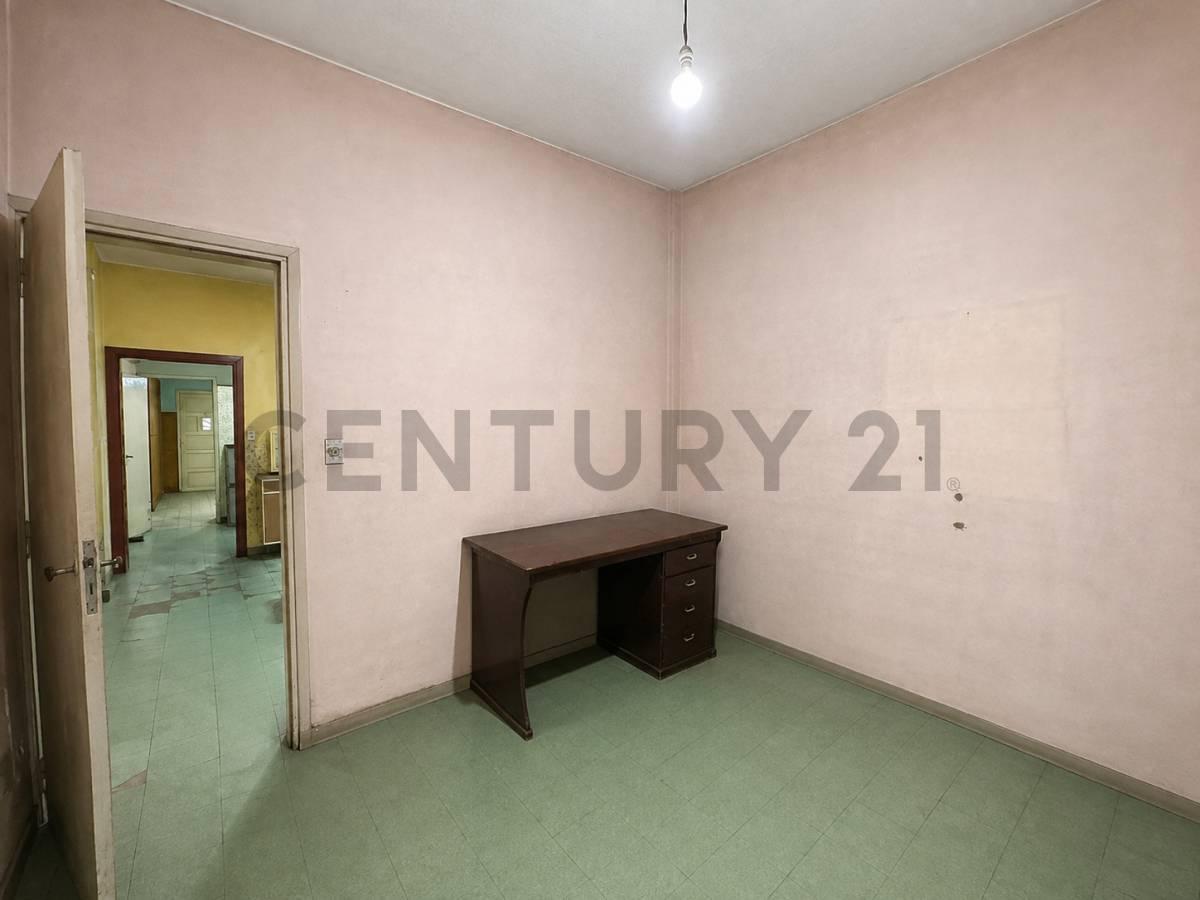 VENTA CASA CON LOCAL A REFACCIONAR — foto 1