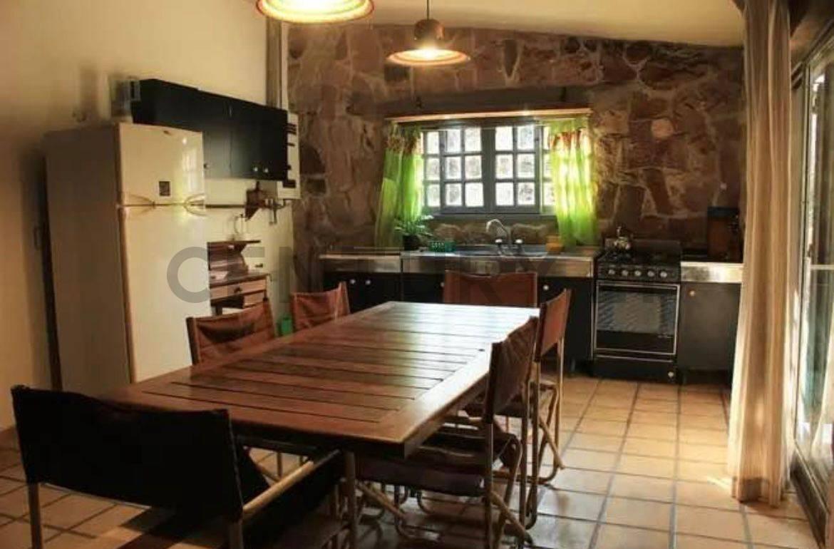CASA DE PIEDRA EN CUESTA BLANCA — foto 1