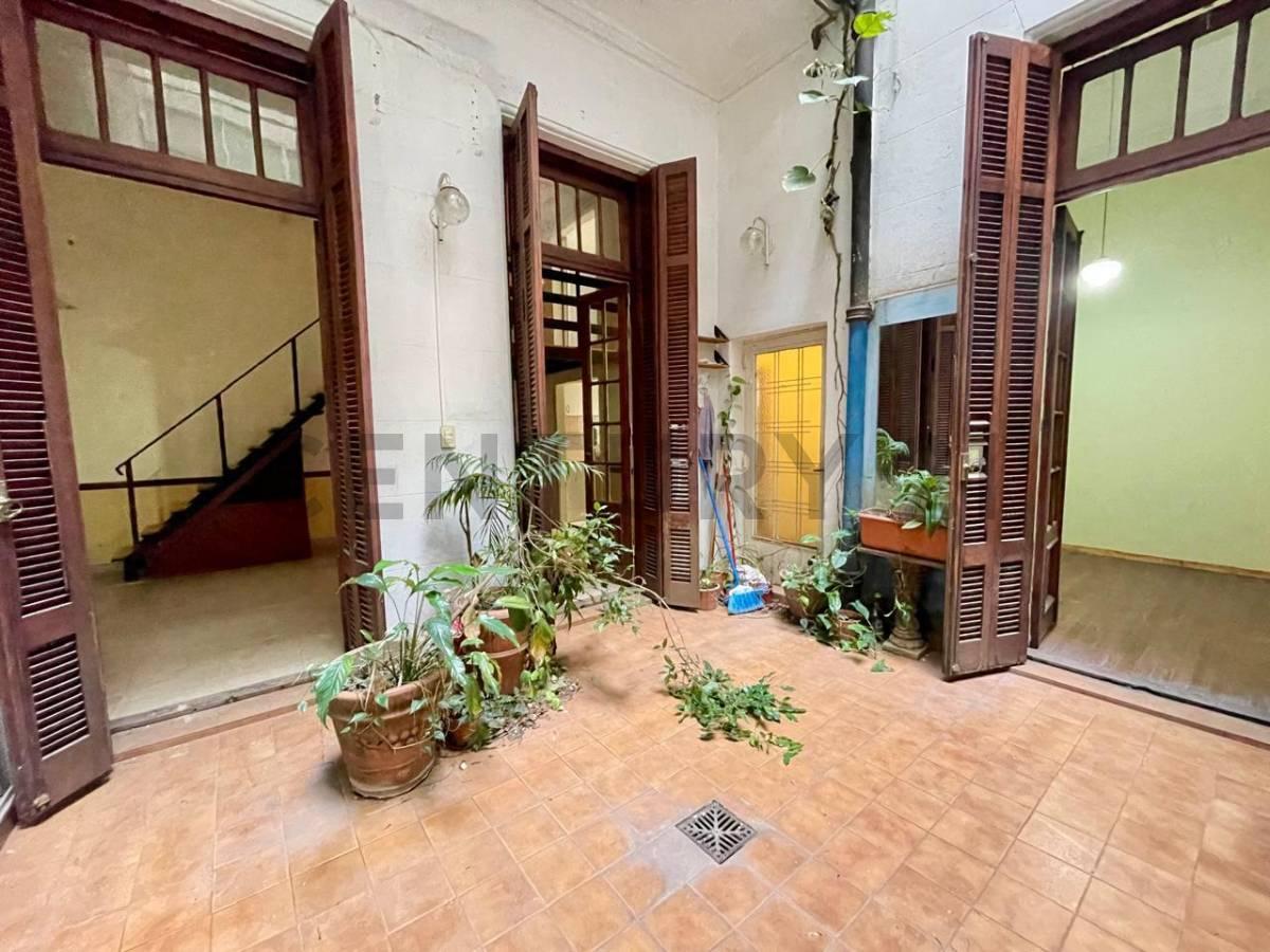 Departamento de 3 ambientes en edificio histórico, excelente ubicación — foto 1