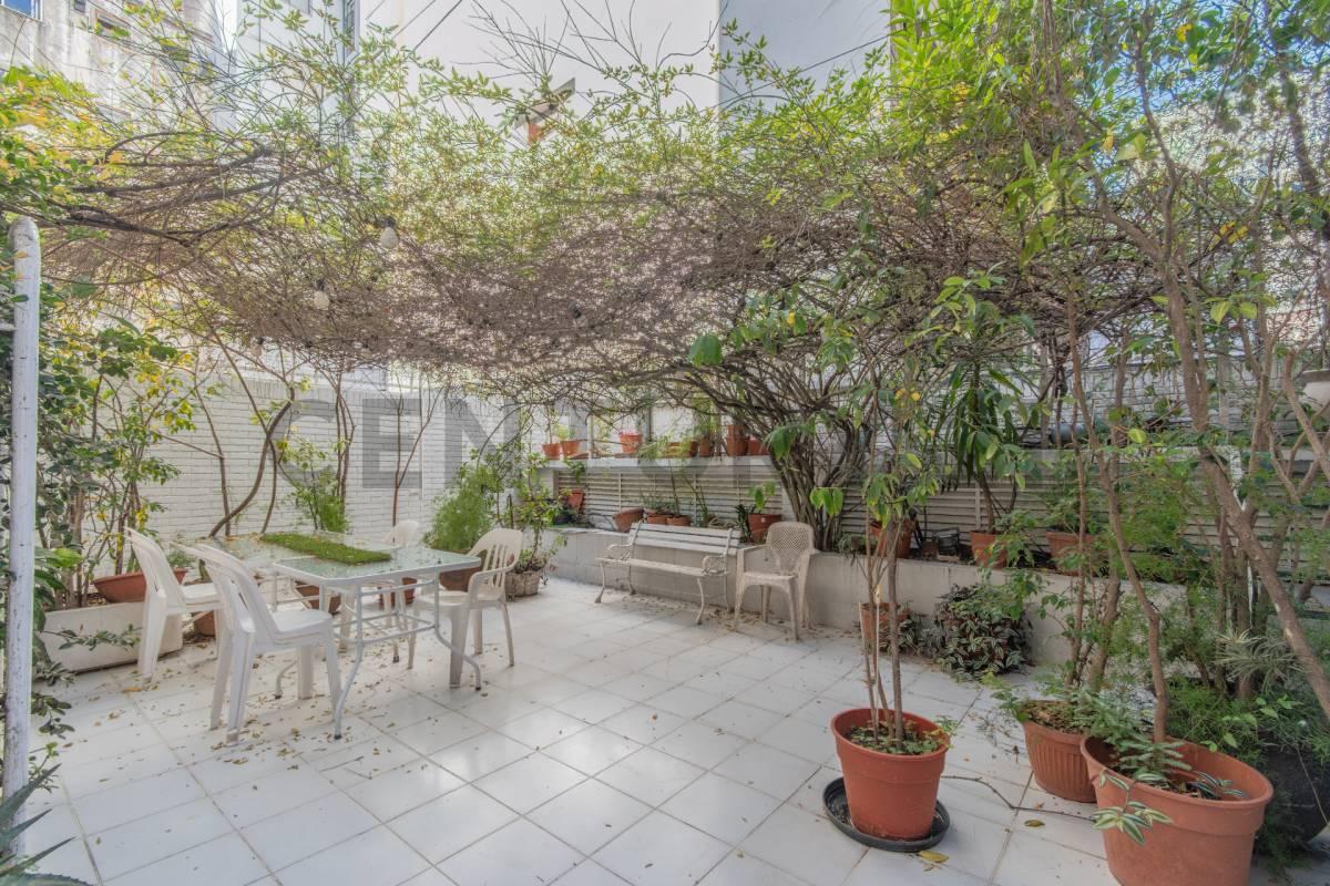 5 Ambientes con Patio de 67m2, balcón y cochera. — foto 1
