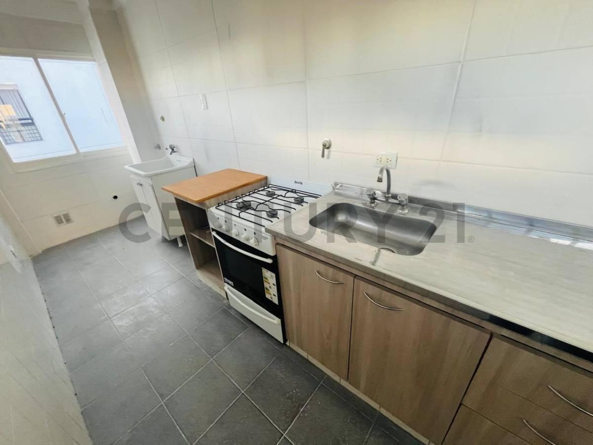 Monoambiente semipiso con balcón y parrilla Caballito — foto 1
