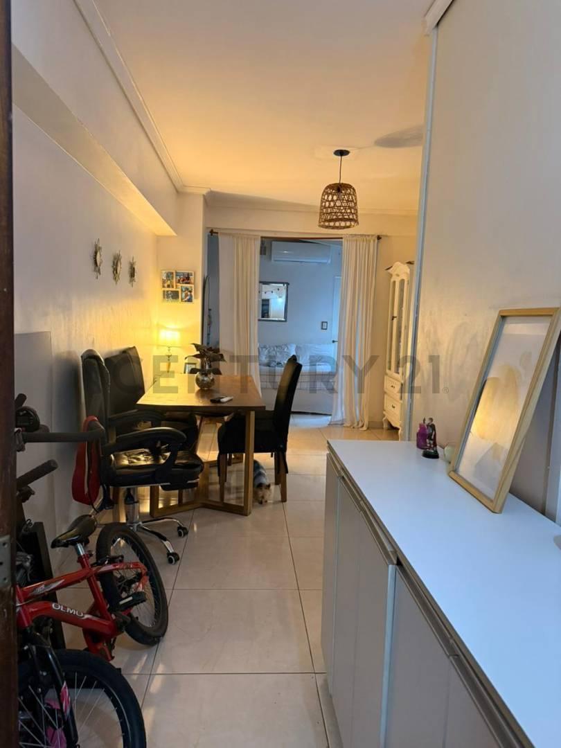 Excelente departamento en Caballito, originalmente de Ambiente Amplio y actualmente adaptado a 3 amb — foto 1