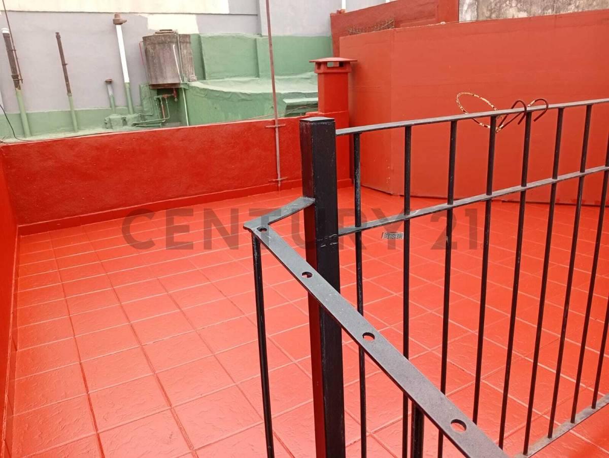 Excelente Ph de 2 ambientes SIN expensas con Patio y Terraza — foto 1