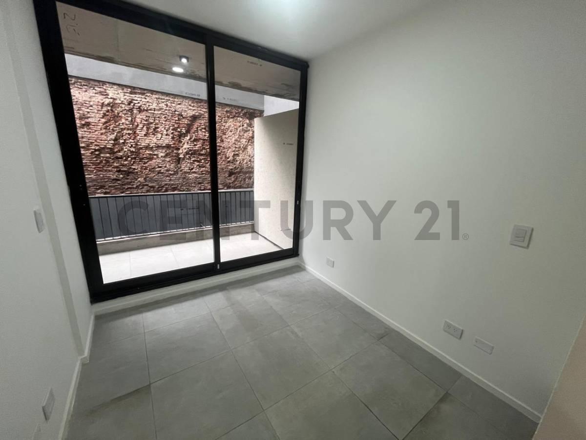 2 AMBIENTES A ESTRENAR CON BALCÓN Y PARRILLA – PLANTA BAJA - FLORES — foto 1
