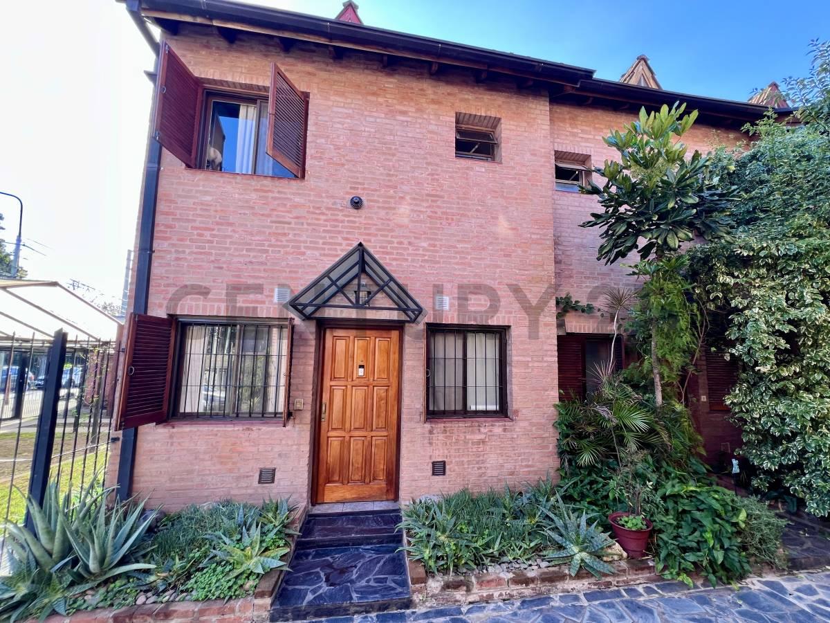 Impecable Dúplex con 2 Cocheras, Patio y Parrilla! Muy Luminoso y Listo para Mudarse — foto 1