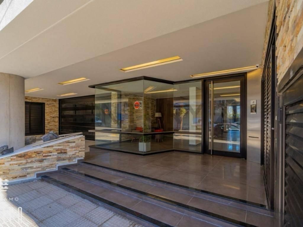 VENTA DEPARTAMENTO 2 AMBIENTES CON COCHERA EDIFICIO TERAMO — foto 1