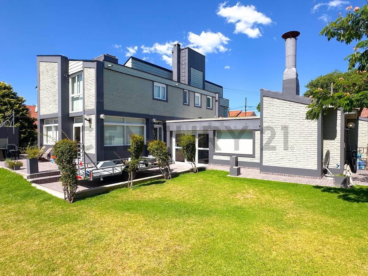 CASA 5 AMBIENTES C/PISCINA Y QUINCHO, ZONA CONSTITUCION, MAR DEL PLATA — foto 1