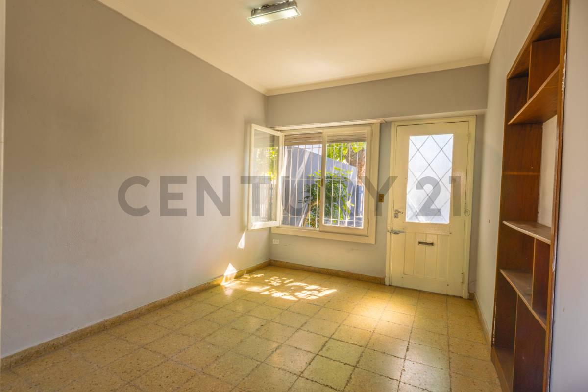Venta PH Casa 3 ambientes al Frente con trotadora para vehículo y 2 patios — foto 1