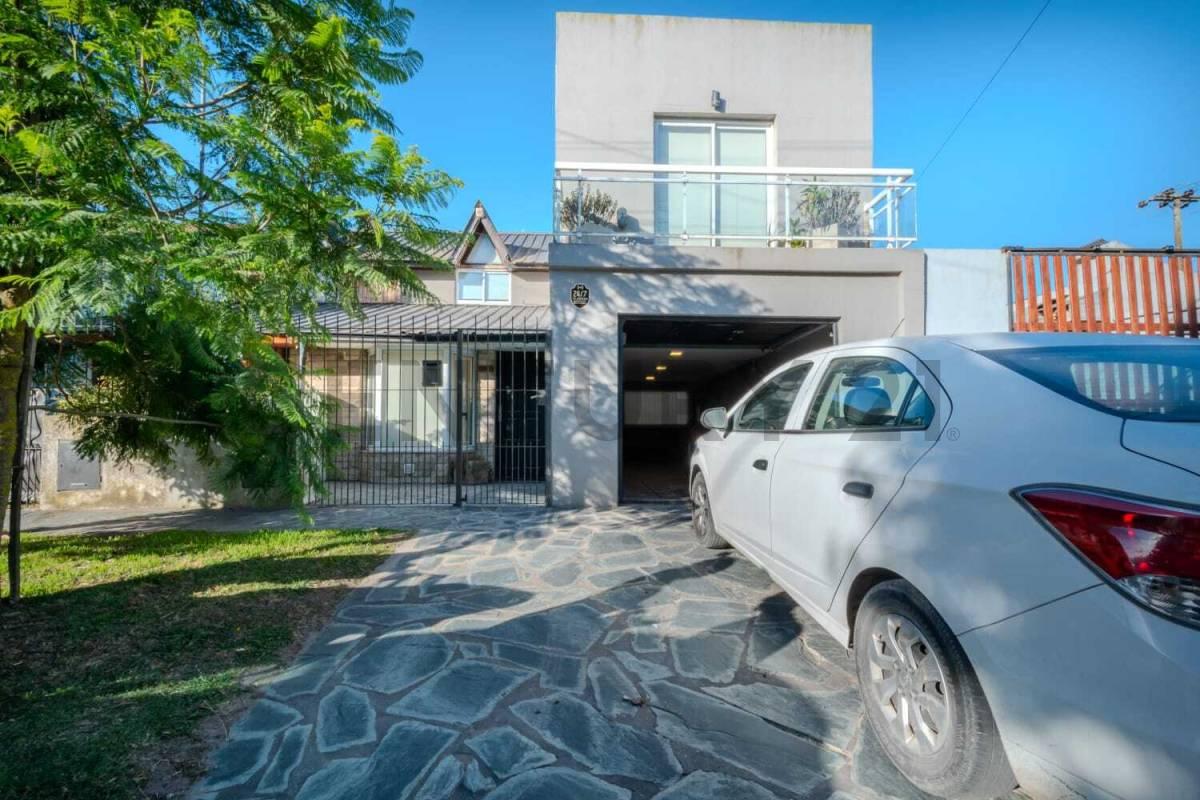 Chalet 5 ambientes en Venta Miguel Sagastizabal 7400 — foto 1