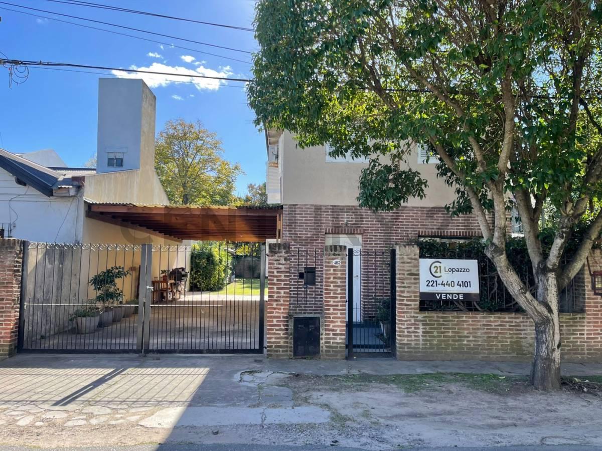 CASA EN VENTA EN GONNET CON TRES DORMITORIOS, PARQUE Y PILETA. — foto 1