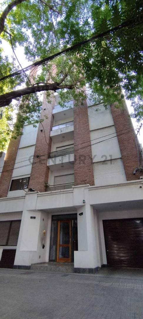 Hermoso departamento de 1 dormitorio al frente con balcón — foto 1