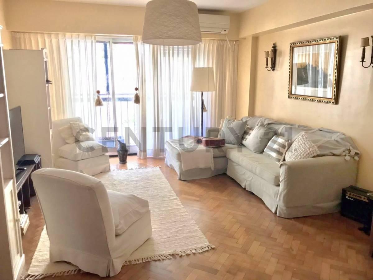 VENTA DEPARTAMENTO EN EXCELENTE ESTADO, 4 ambientes con Dependencia y Cochera. — foto 1