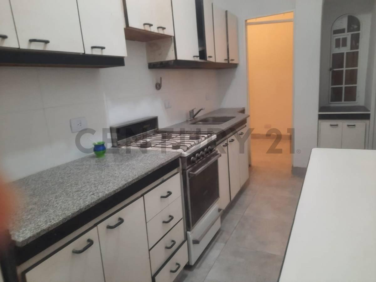 VENTA DPTO RECICLADO, CON PATIO Y DEPENDENCIA 3 AMBIENTES — foto 1