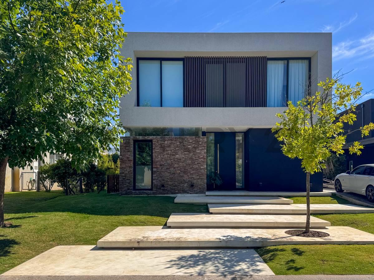 casa moderna en venta en Castaños Nordelta Tigre en lote interno — foto 1