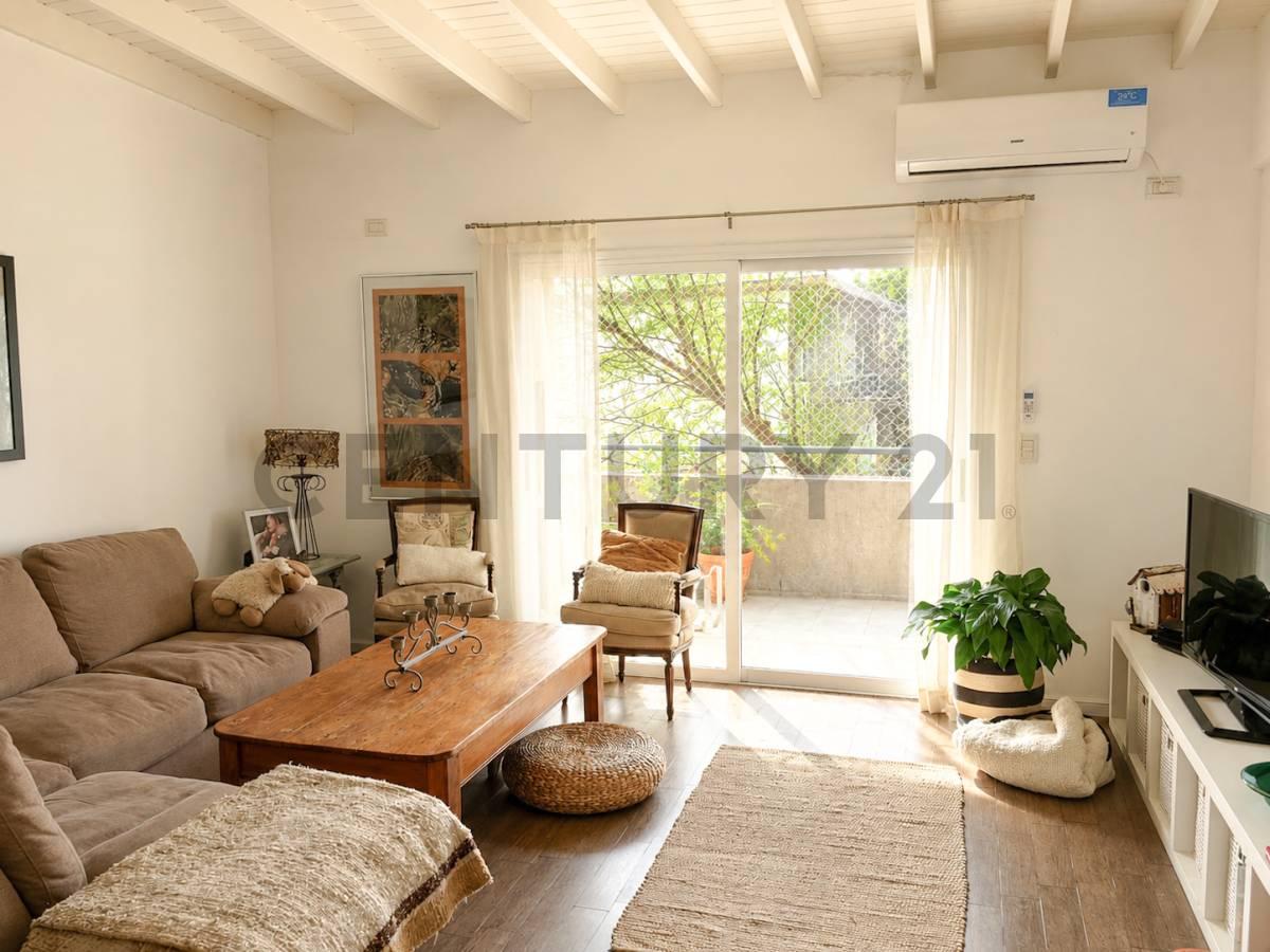 Amplio departamento de 3 ambientes con balcón, parrilla y cochera.Excelente ubicación en San Isidro — foto 1