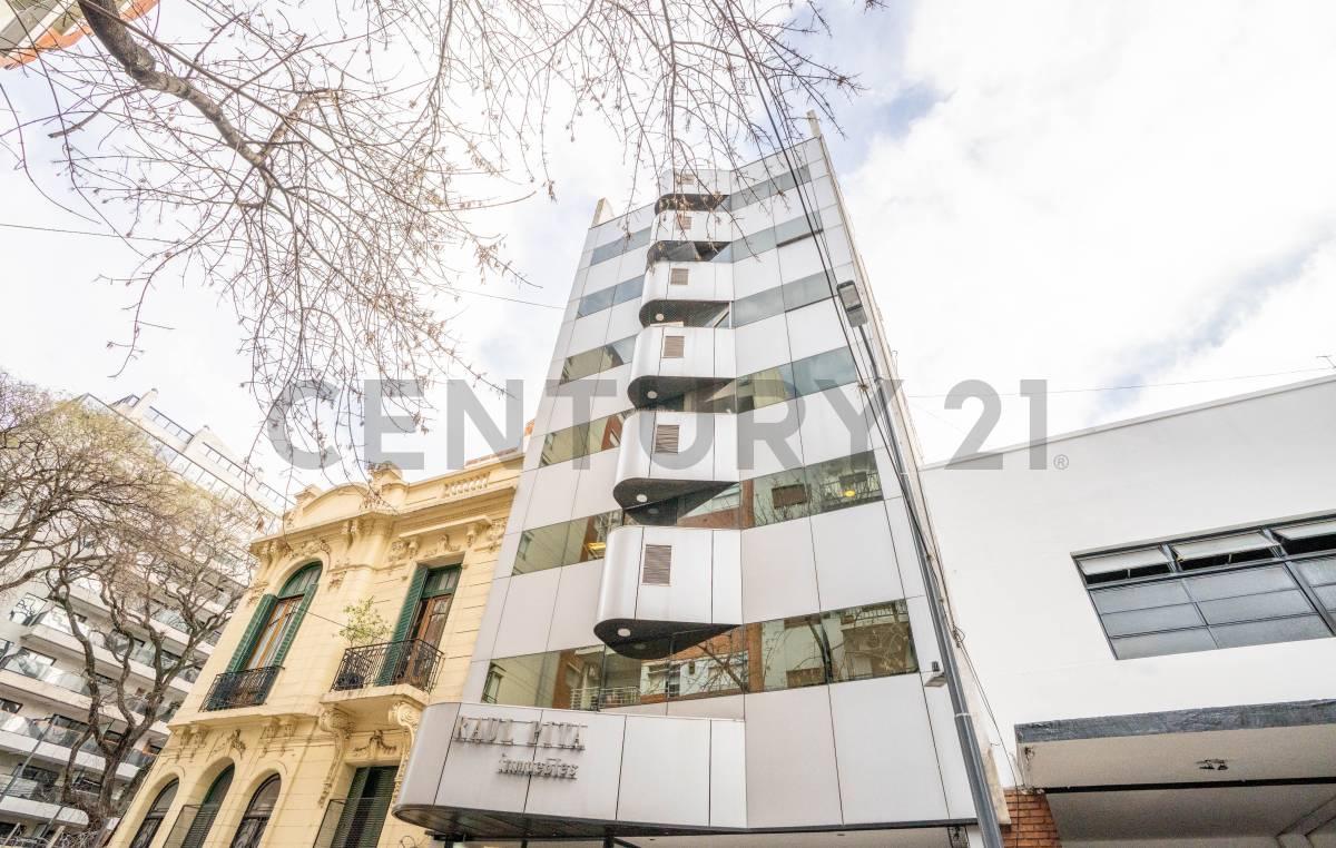 Venta departamento 3 ambientes semipiso luminoso a metros de Av Cabildo en Belgrano — foto 1