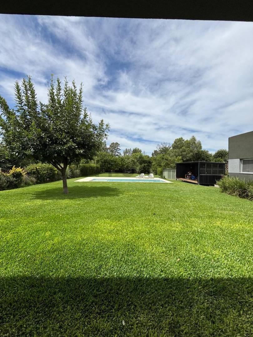 Casa en Alquiler en City Bell - 473 135 y 136 — foto 1