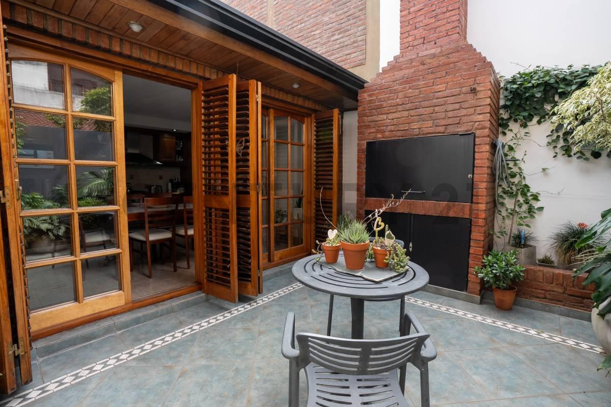 CASA EN PH EN VENTA LA PLATA. 2 DORMITORIOS PATIO Y GARAGE — foto 1
