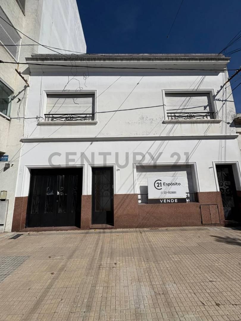 PH en venta La Plata. Patio y planta baja. — foto 1