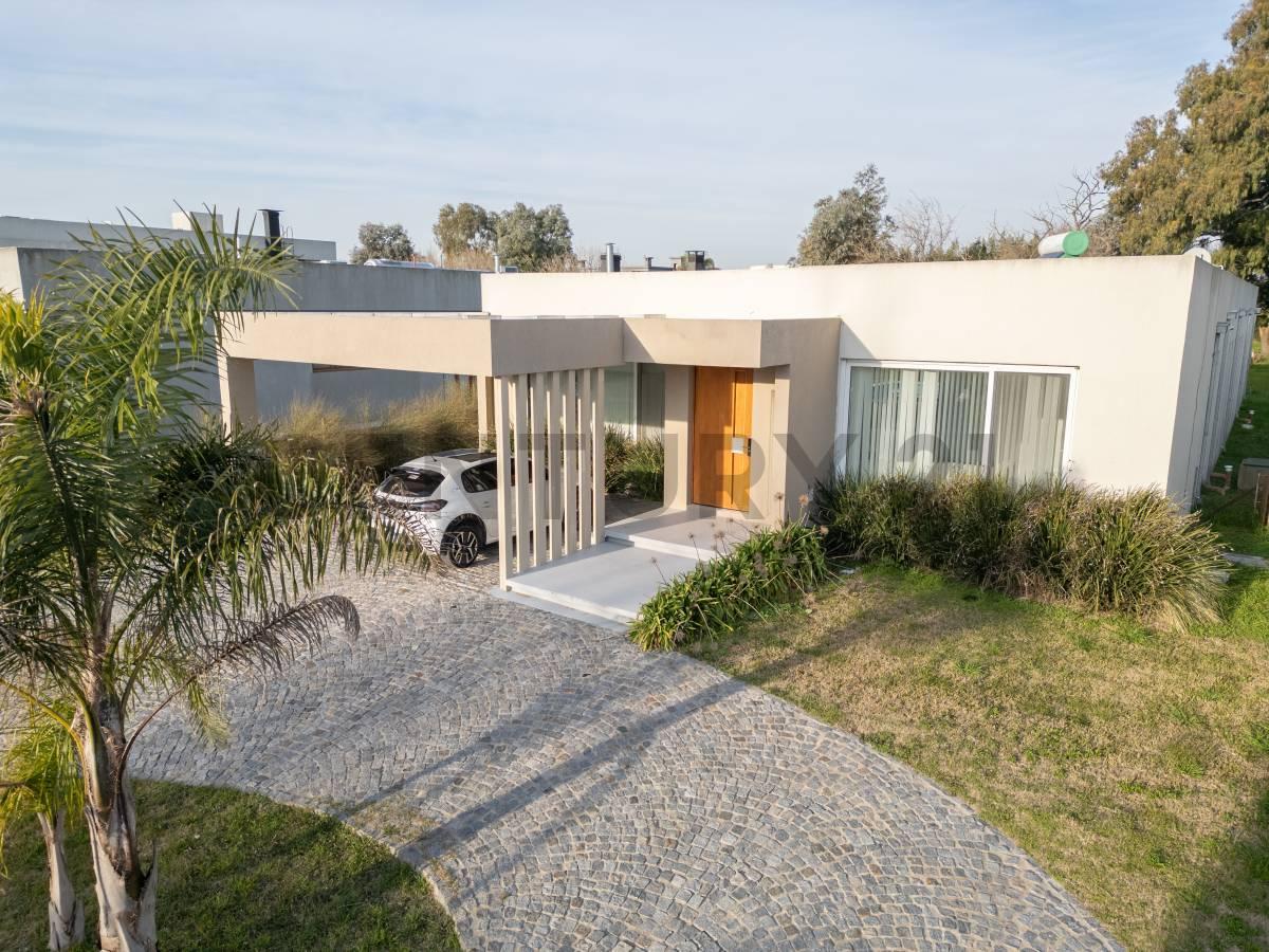 Casa en alquiler en barrio cerrado Lomas de City bell — foto 1