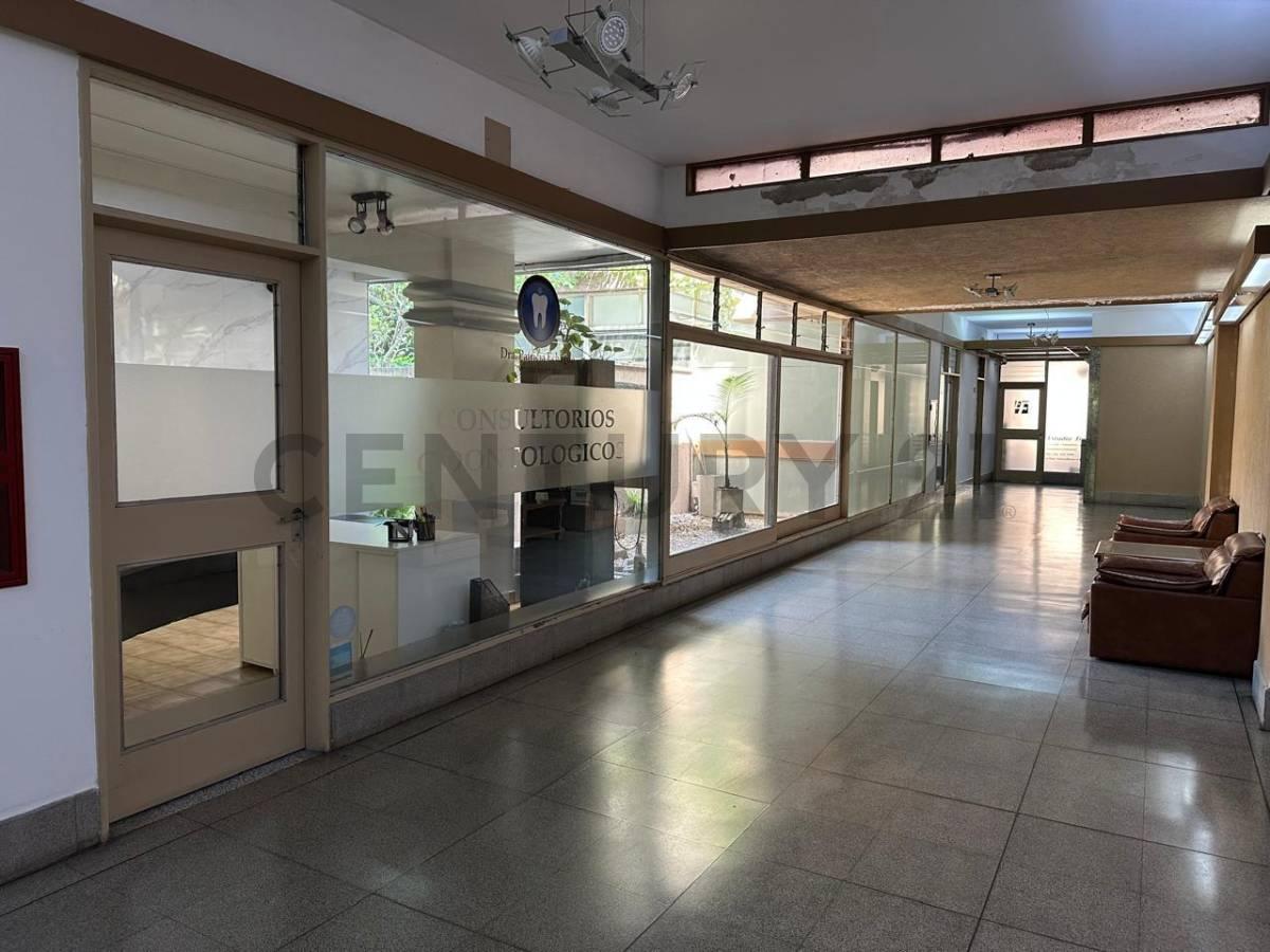 Local con cochera — foto 1