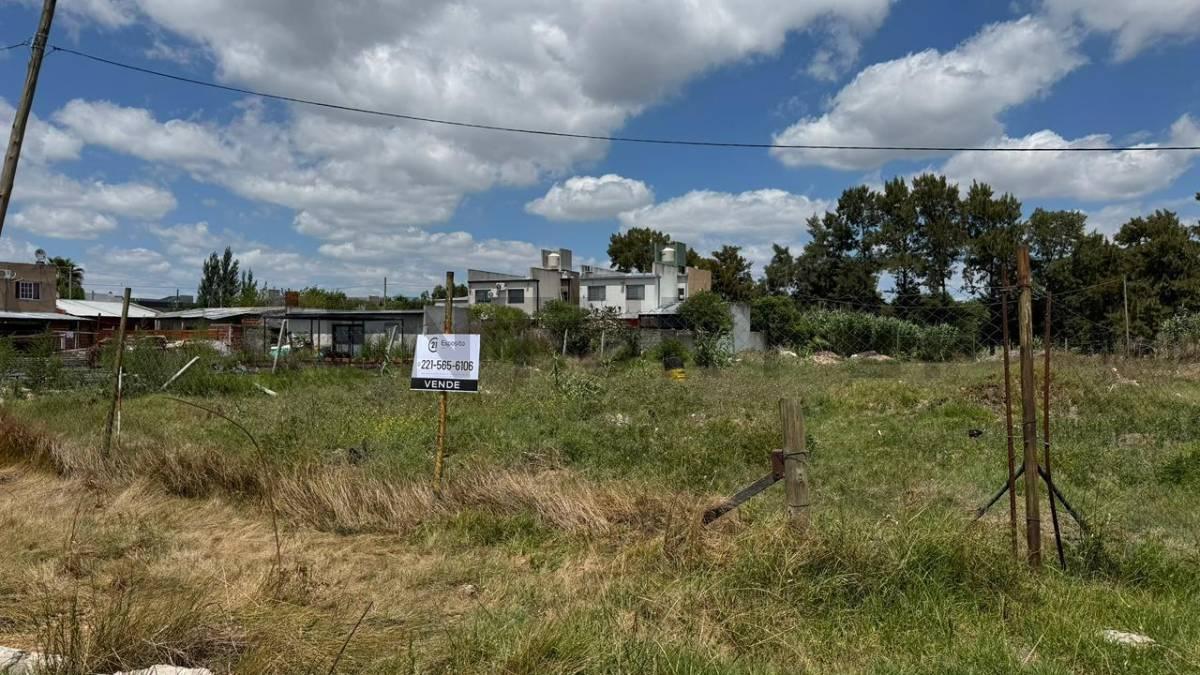 terreno en venta barrio savoia — foto 1