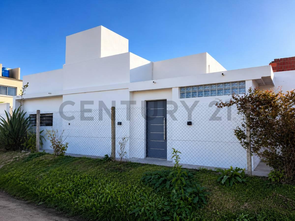 Casa en venta La Plata, 2 dormitorios, Pileta — foto 1