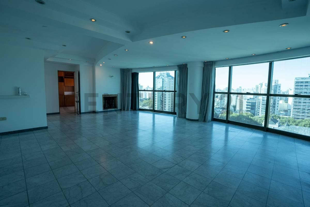 Departamento de Categoría a la venta en La Plata. Piso de 3 dormitorios, con cochera y baulera. — foto 1