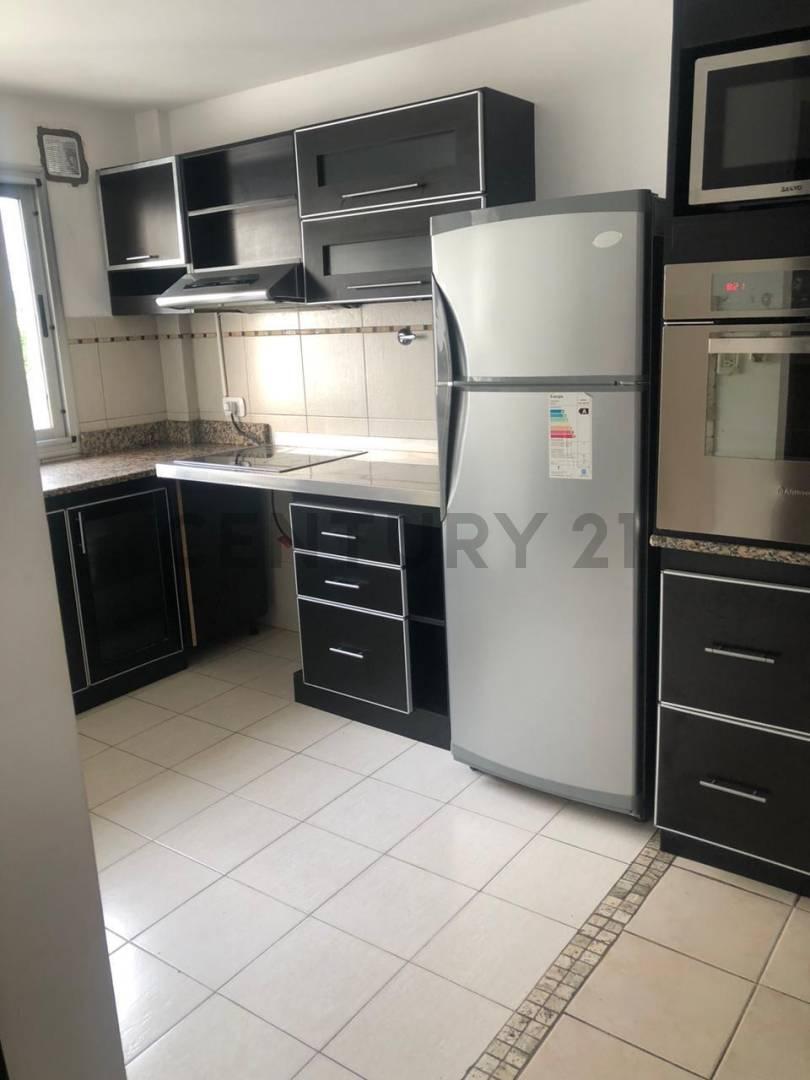 Departamento amueblado en alquiler- 2 dormitorios con cochera — foto 1