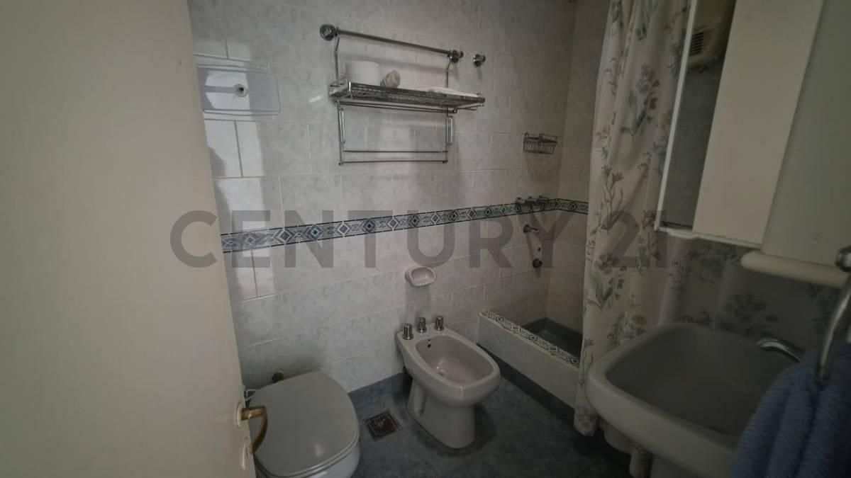 Fracción de 8.133 m² con 2 casas, gran parque y pileta en Villa Elisa — foto 1