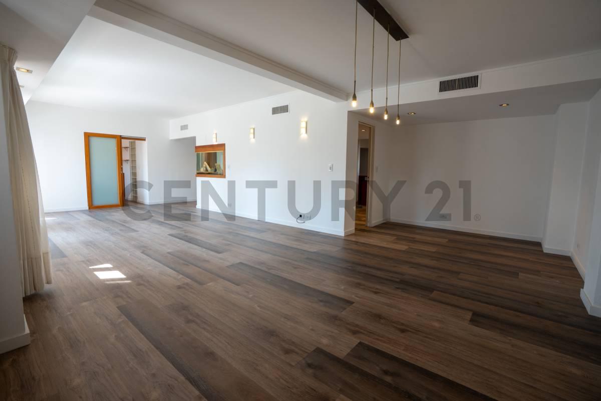 Departamento de Categoría en Venta La Plata - 3 Dormitorios y 2 Cocheras — foto 1