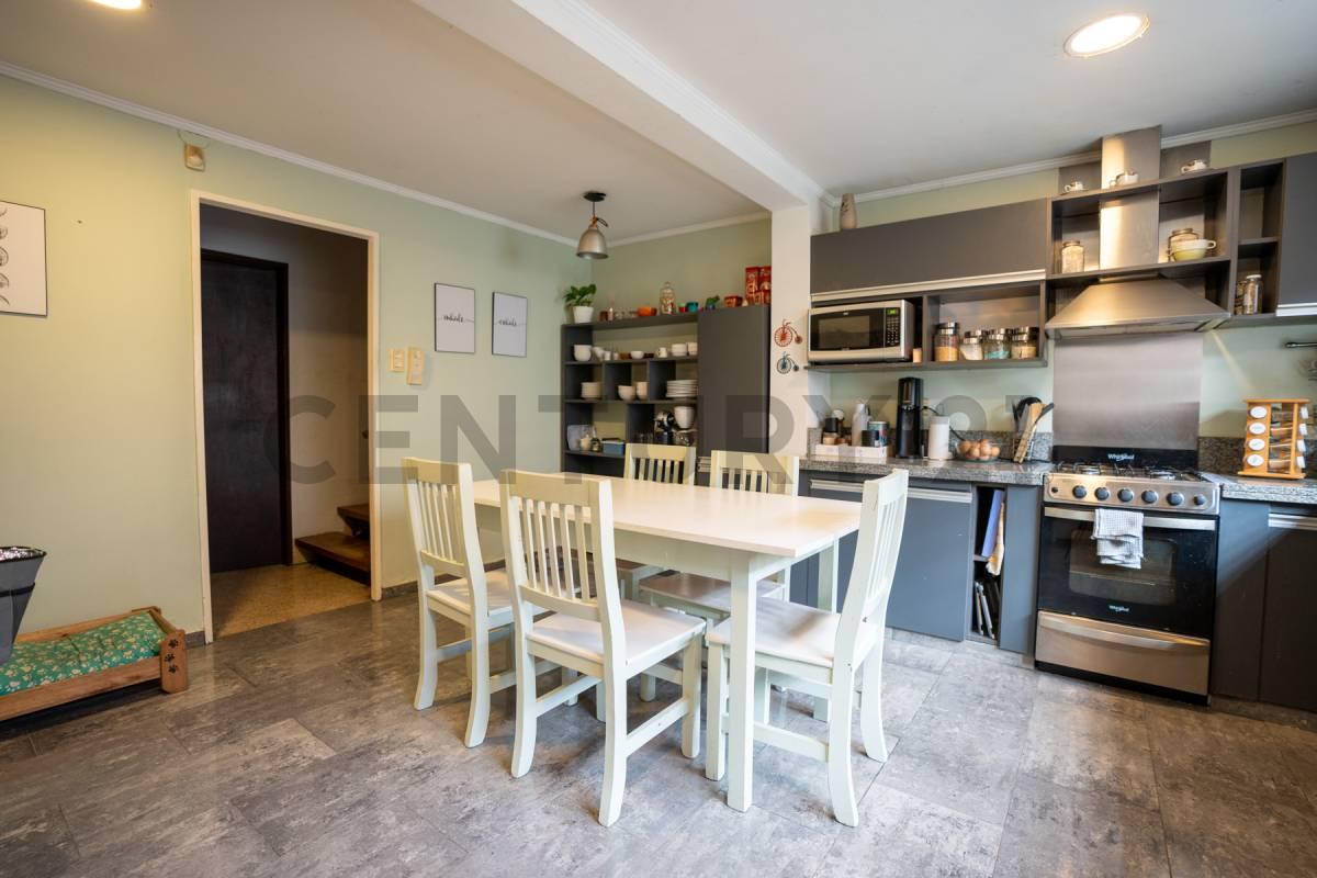 CASA EN VENTA EN TOLOSA - CUATRO DORMITORIOS Y DOS CONSULTORIOS — foto 1