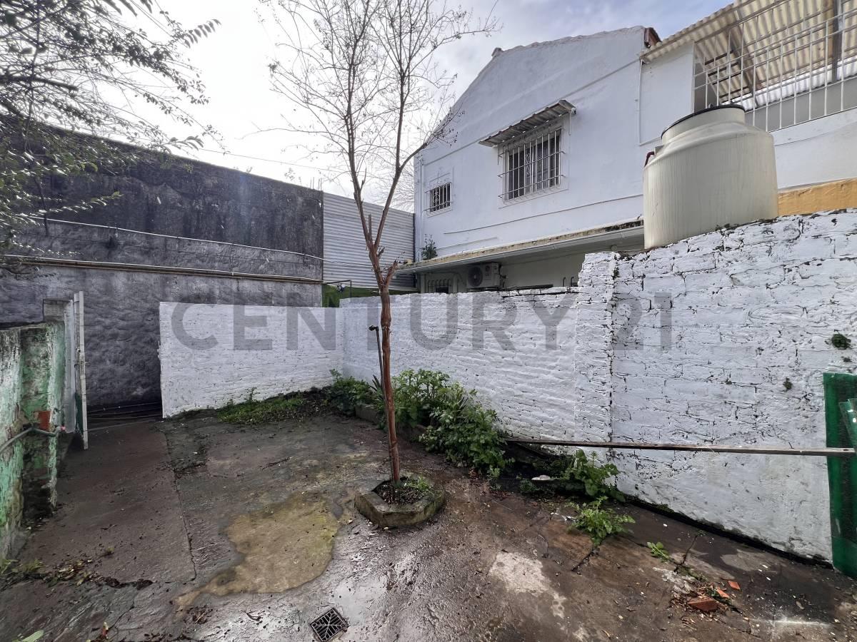 OPORTUNIDAD! PH 2 amb. 1°Piso con Patio amplio y balcon terraza para ampliar. — foto 1