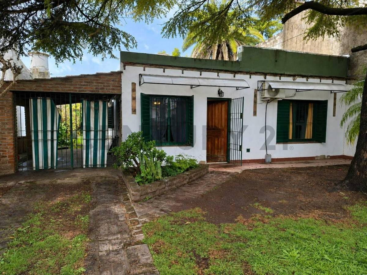 Venta de casa en lote de 480 metros con galería y parque con parrila, Villa Buide, Pilar — foto 1
