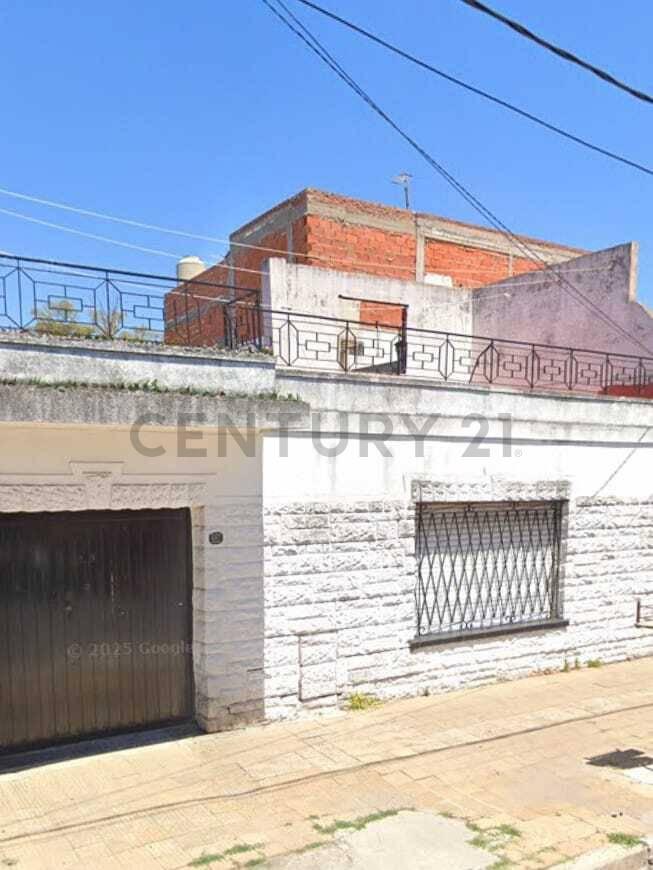 VENTA CASA DE 4 AMBIENTES CON GARAGE CUBIERTO EN OGORMAN 937,LA MATANZA. — foto 1