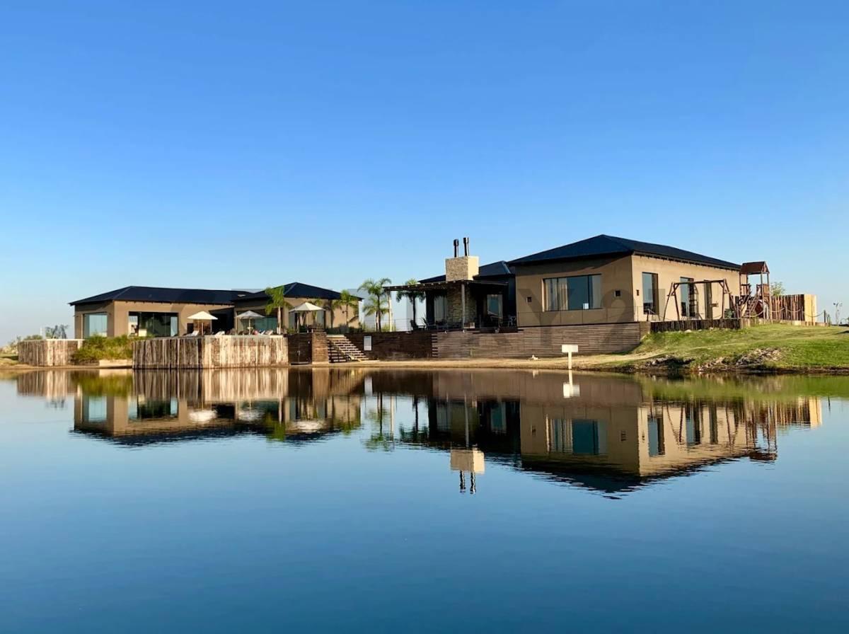 LOTE EN VENTA A LA LAGUNA EN EL NAUDIR, AGUAS PRIVADAS. — foto 1